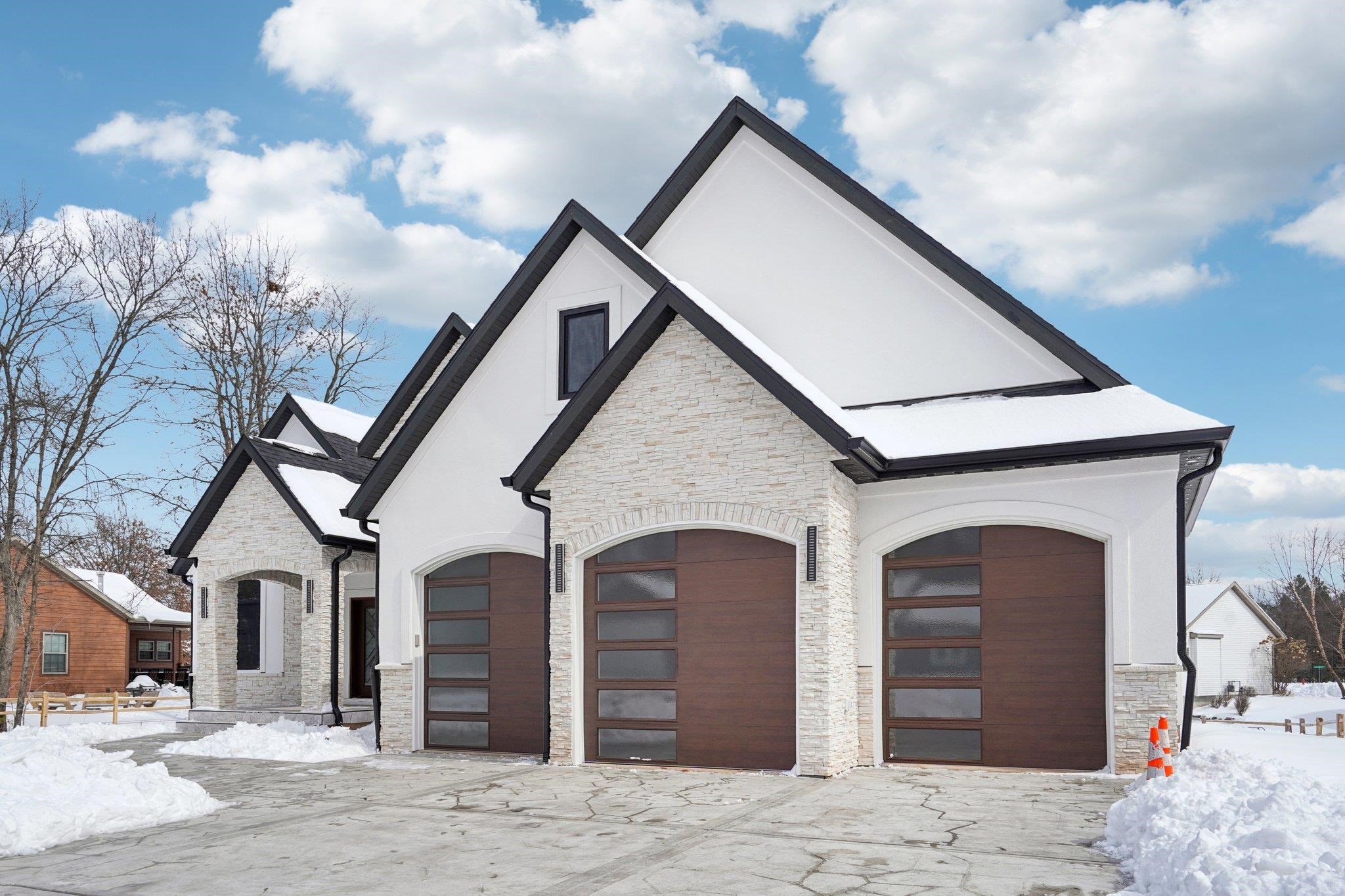 320 Oakbrook Drive
