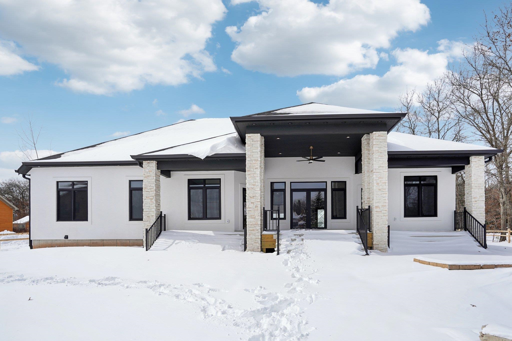 320 Oakbrook Drive