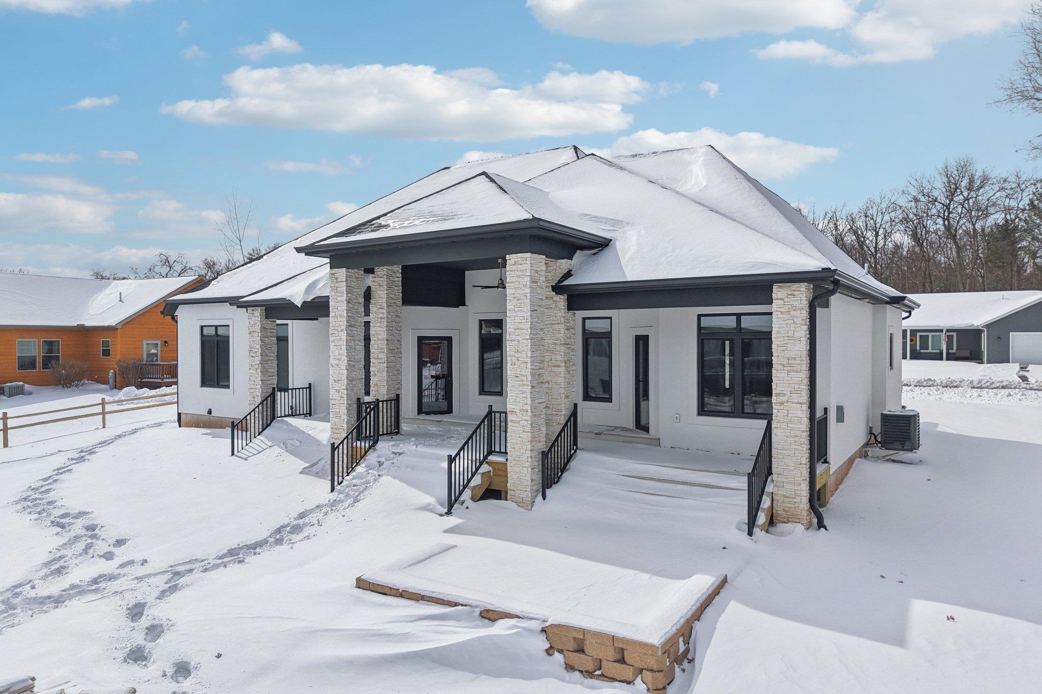 320 Oakbrook Drive