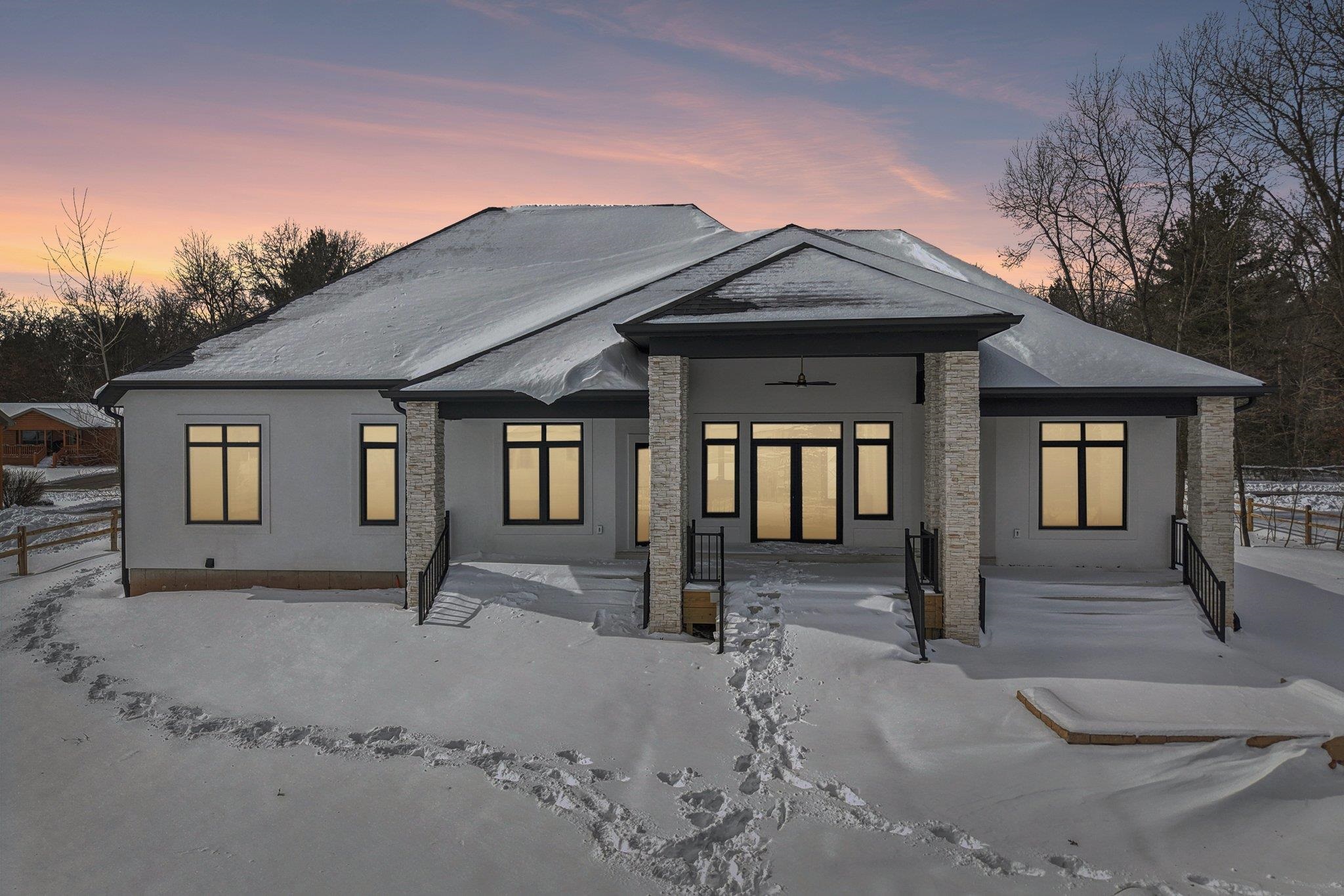 320 Oakbrook Drive