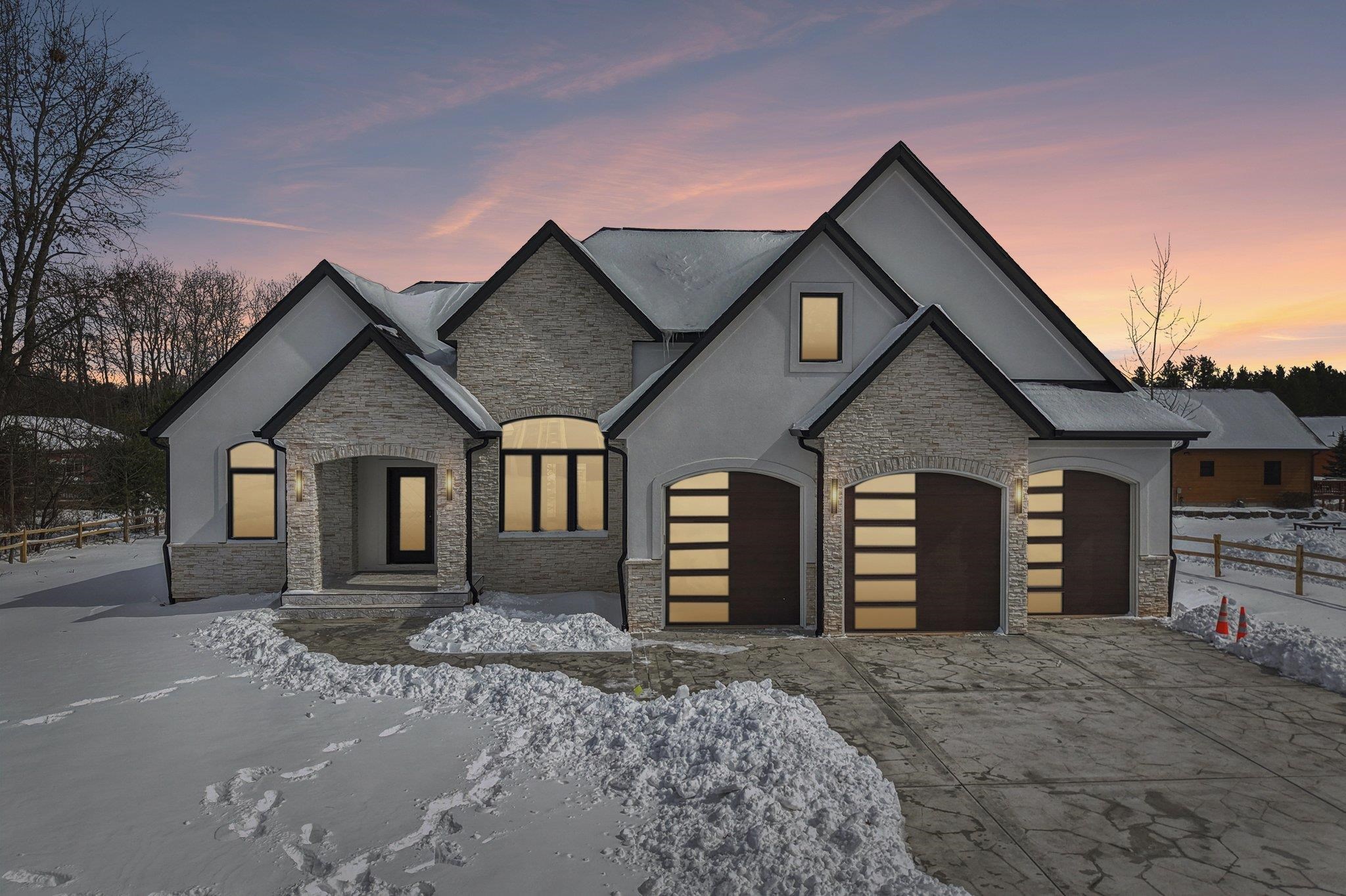 320 Oakbrook Drive