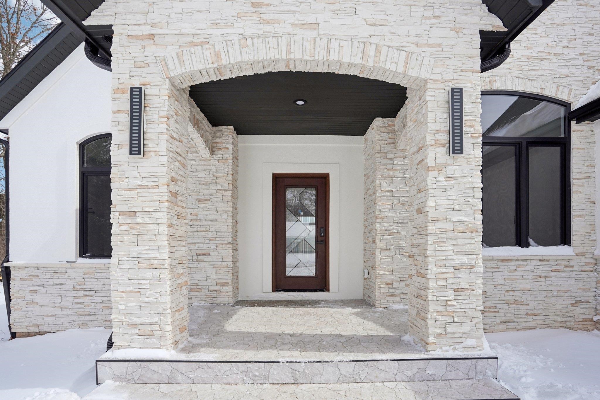 320 Oakbrook Drive