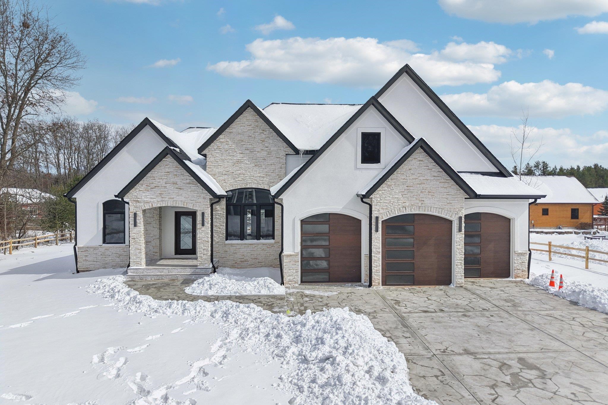 320 Oakbrook Drive