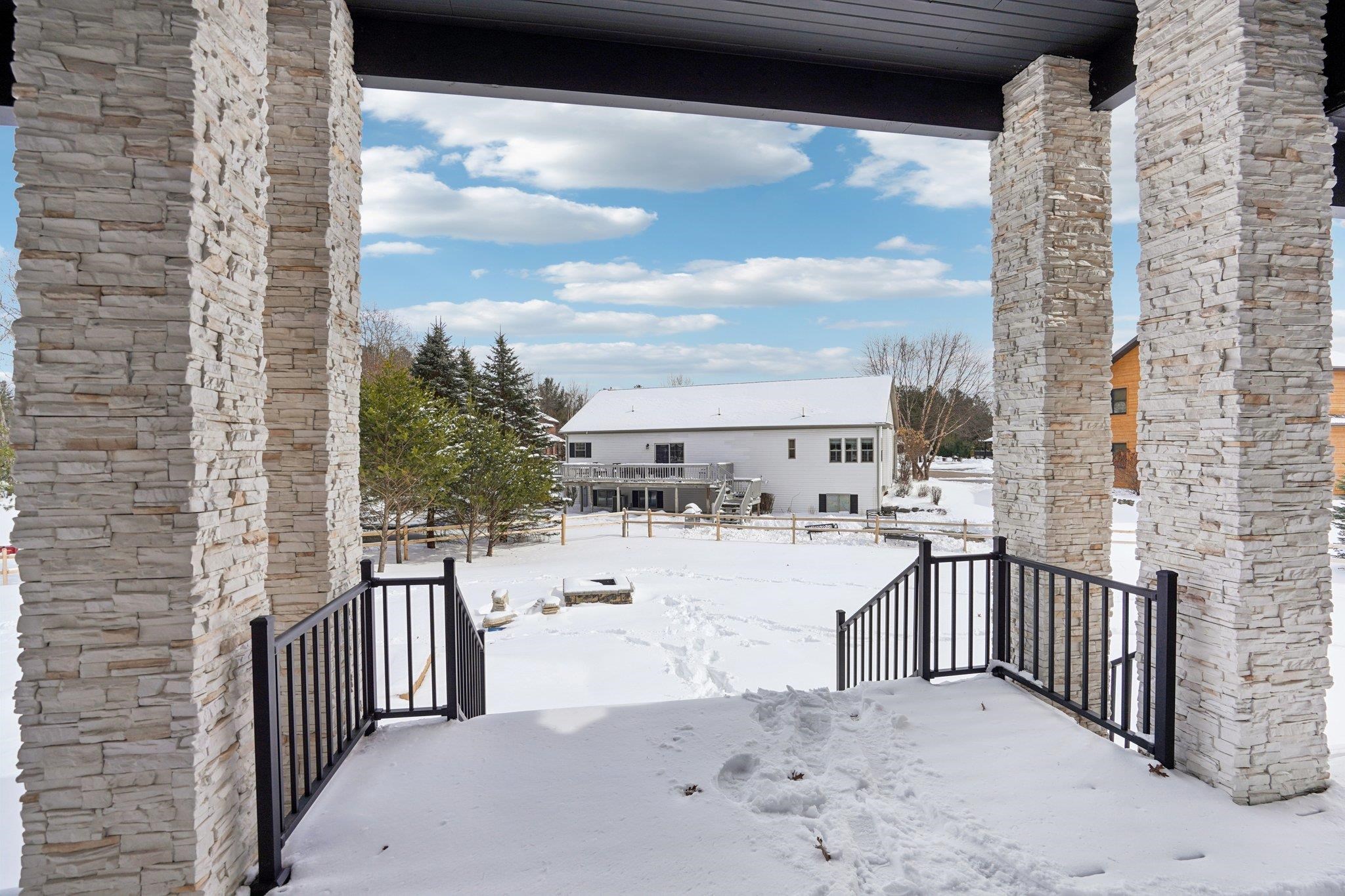 320 Oakbrook Drive