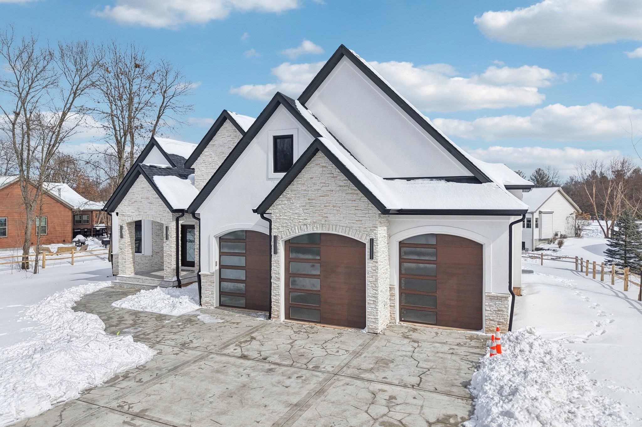 320 Oakbrook Drive