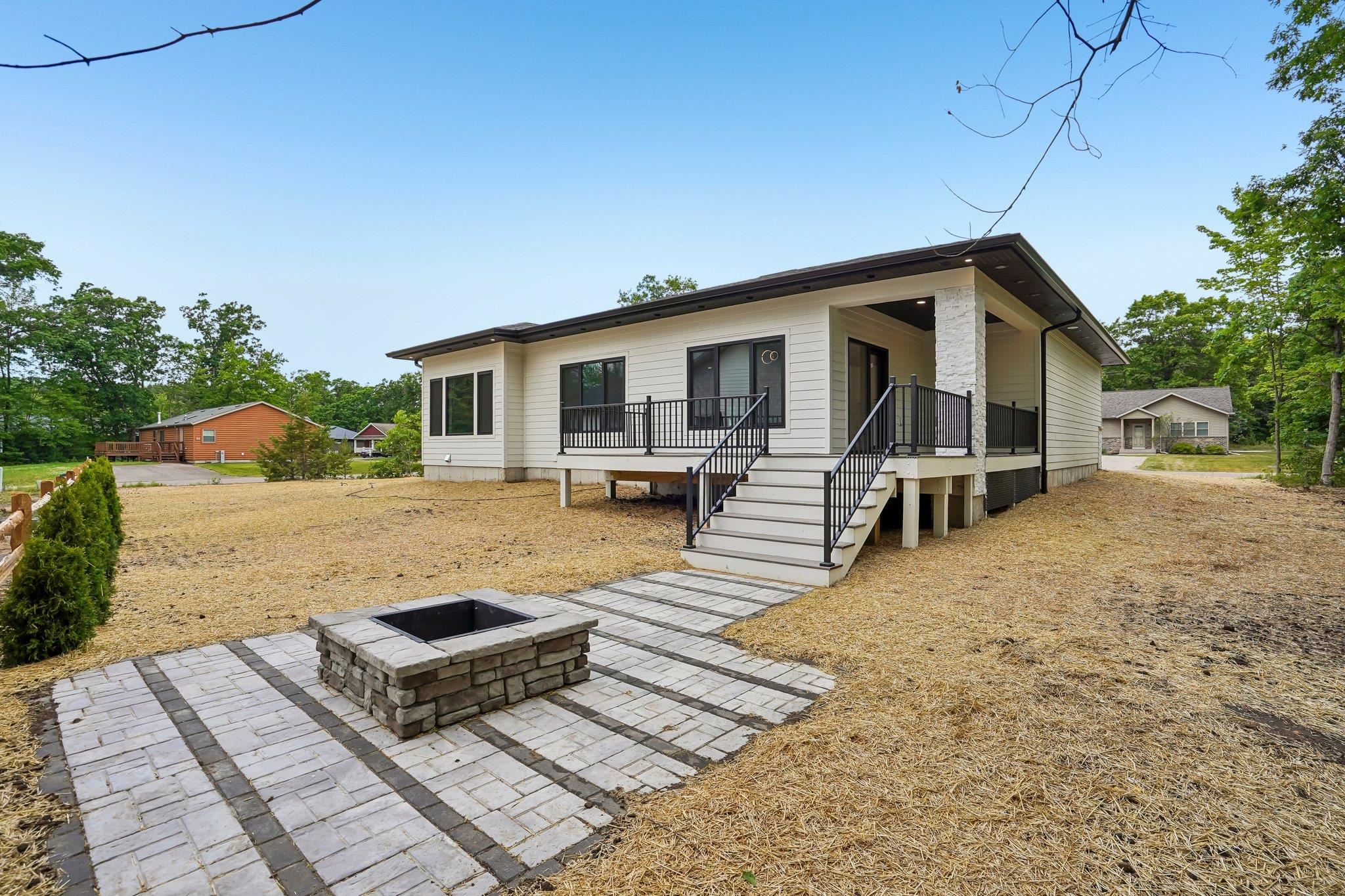 386 Oakbrook Drive