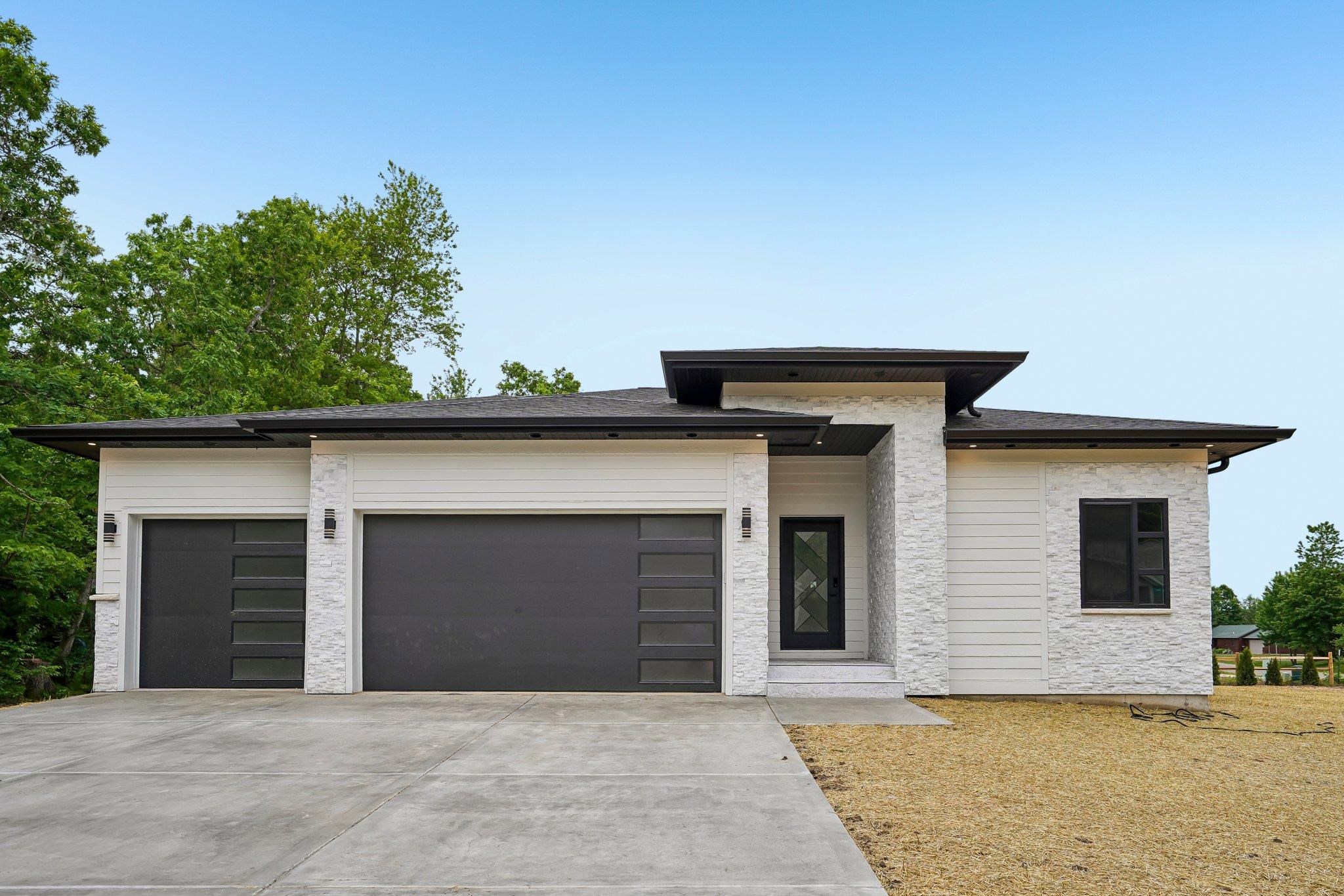 386 Oakbrook Drive