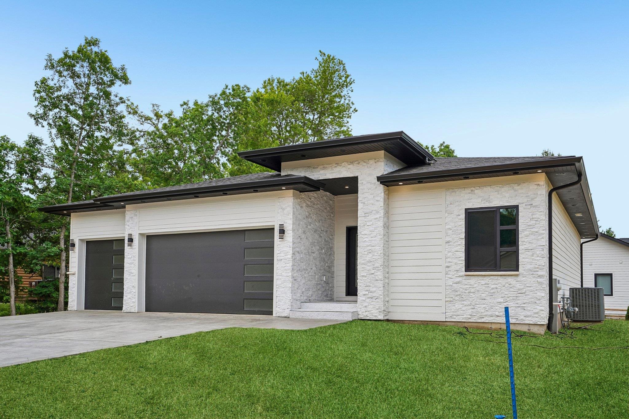 386 Oakbrook Drive