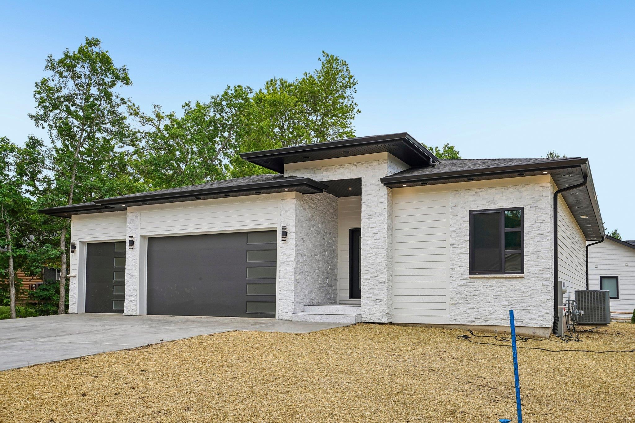 386 Oakbrook Drive