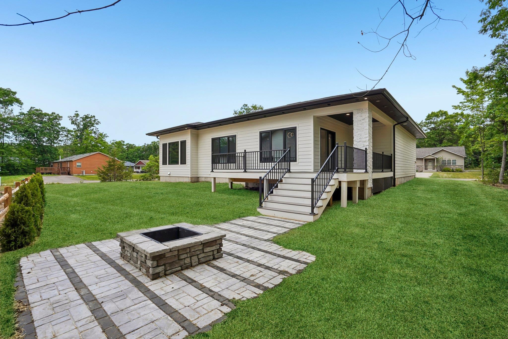 386 Oakbrook Drive