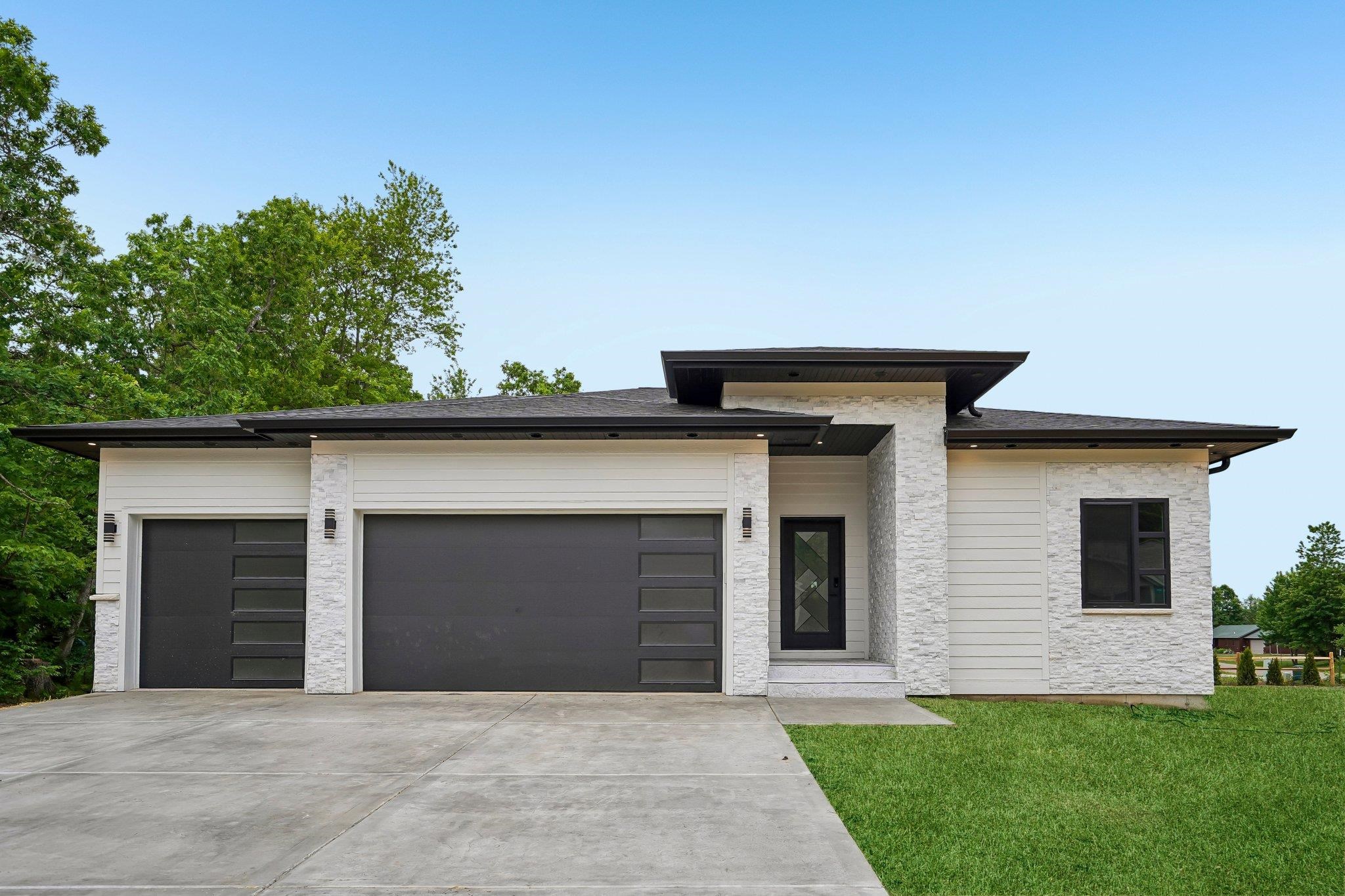 386 Oakbrook Drive