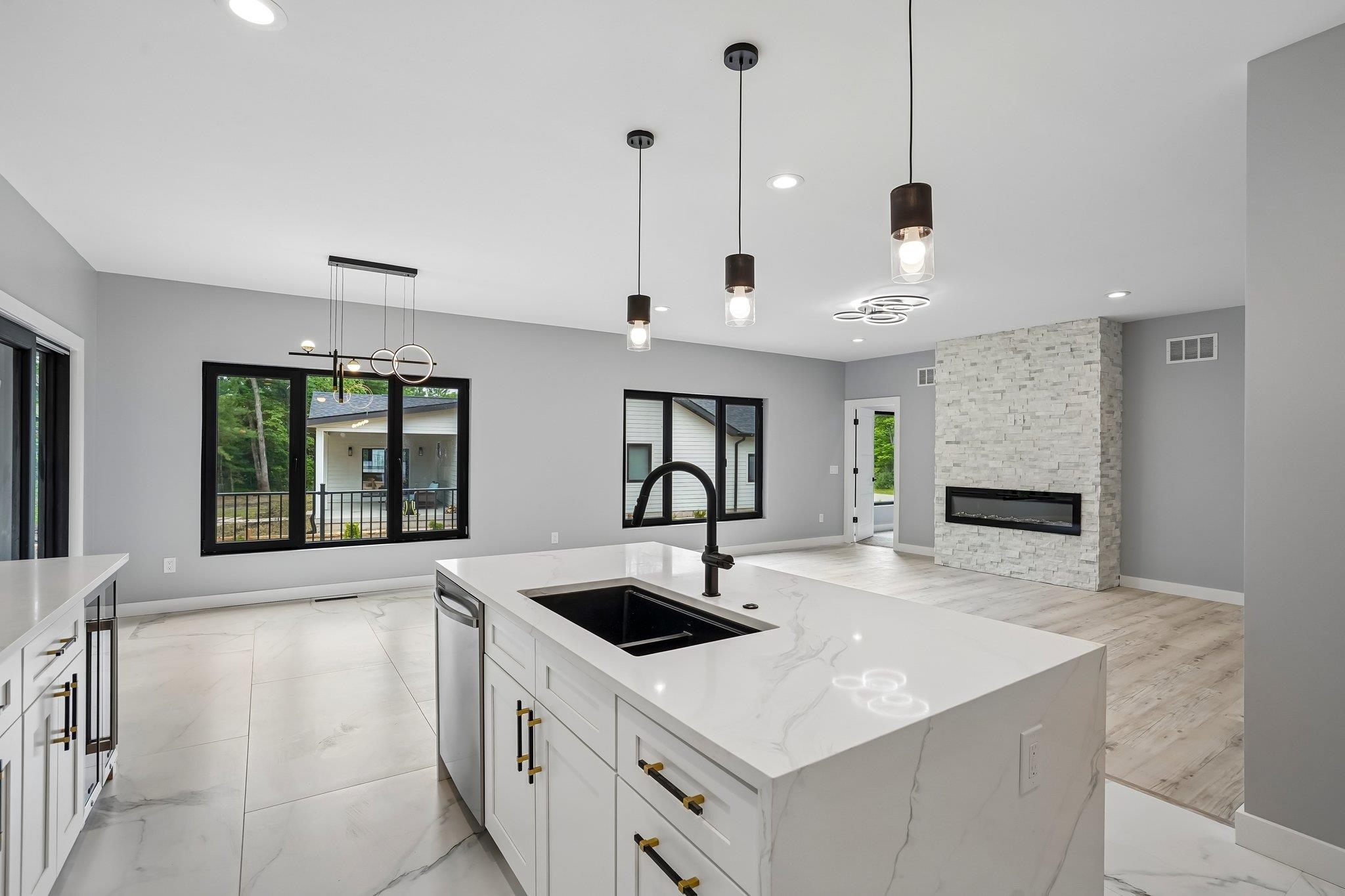 386 Oakbrook Drive