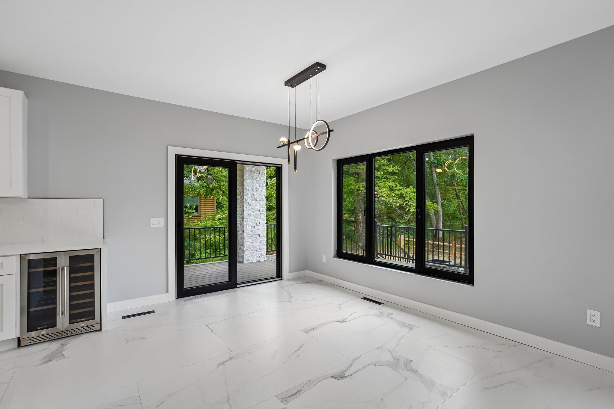 386 Oakbrook Drive