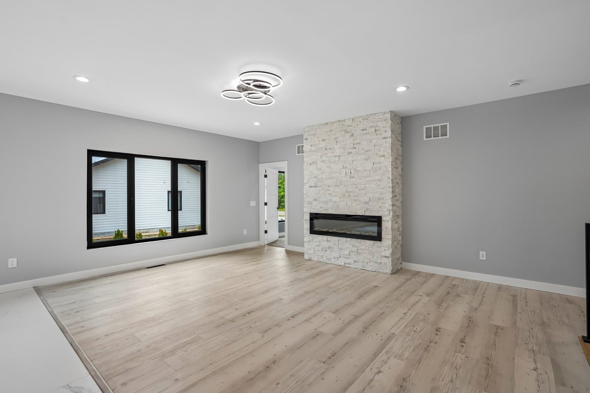 386 Oakbrook Drive