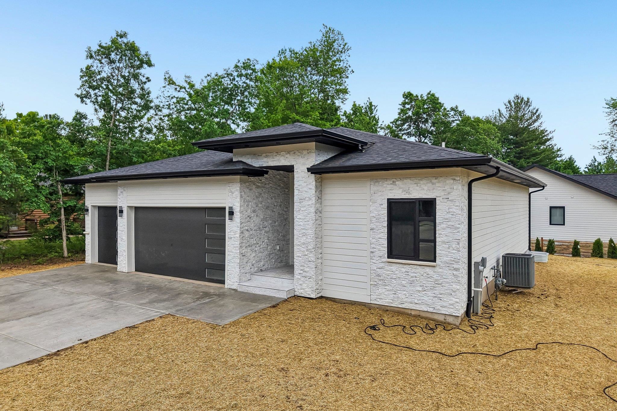 386 Oakbrook Drive