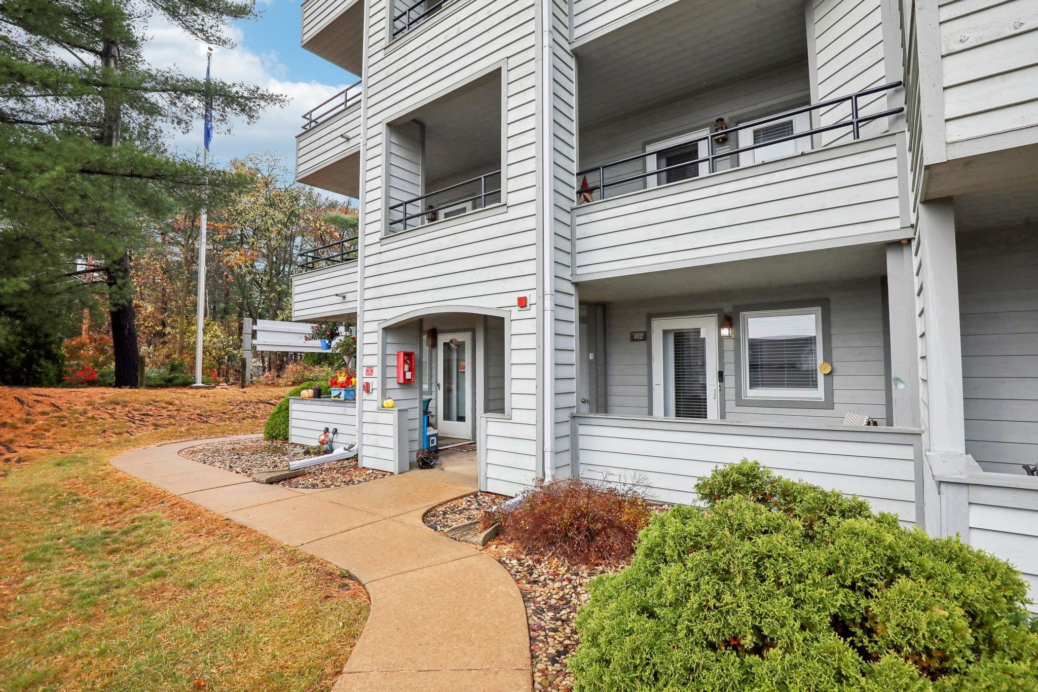 530 E Hiawatha Drive 102