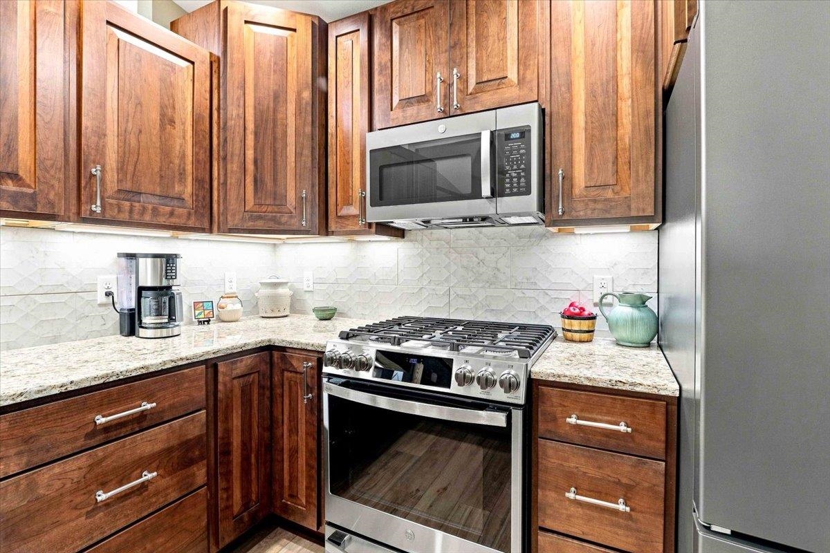 1720 Elizabeth Street Unit: 13