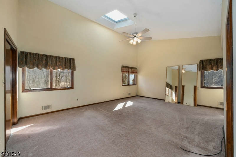 35 Meredith Dr