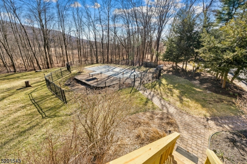 35 Meredith Dr