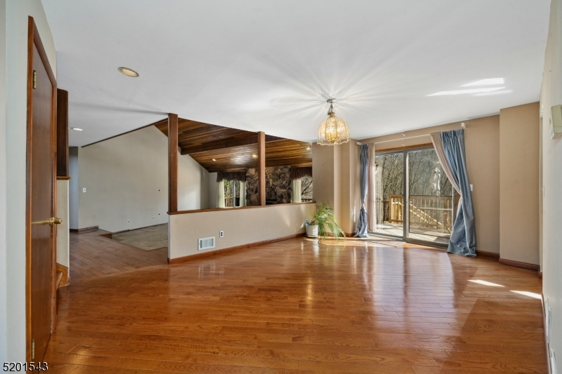 35 Meredith Dr
