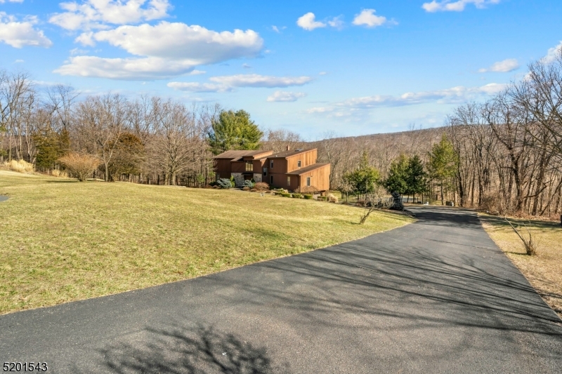 35 Meredith Dr