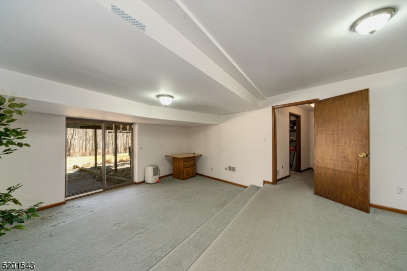 35 Meredith Dr