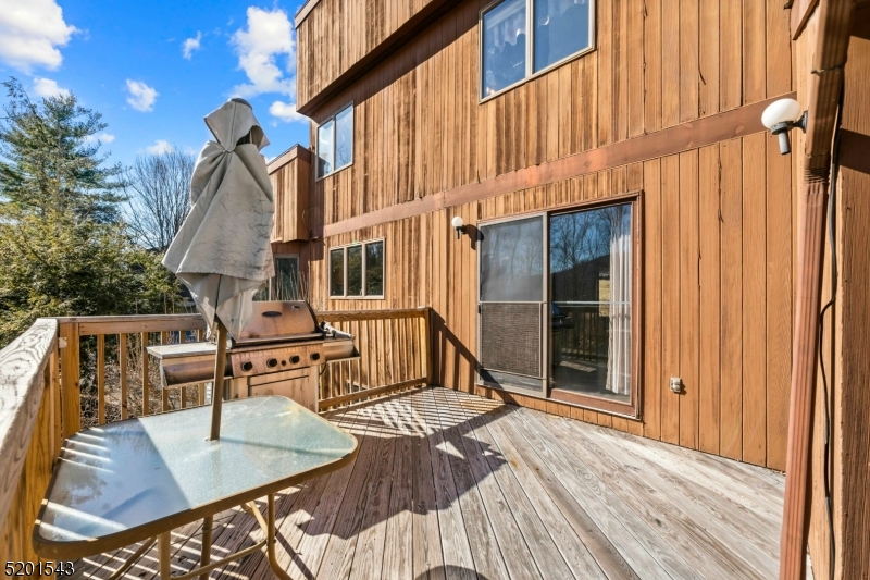 35 Meredith Dr