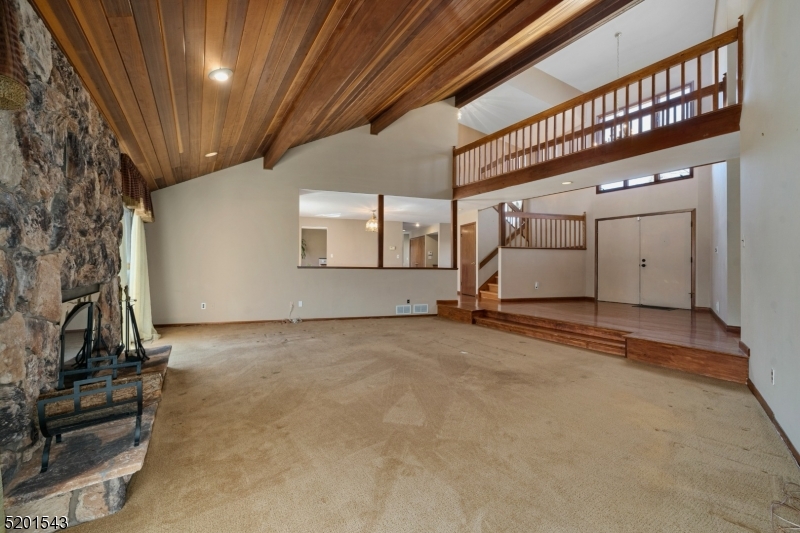 35 Meredith Dr