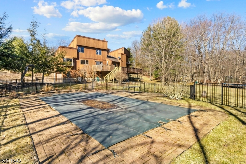 35 Meredith Dr