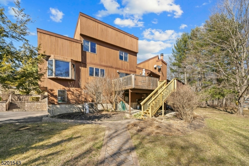 35 Meredith Dr
