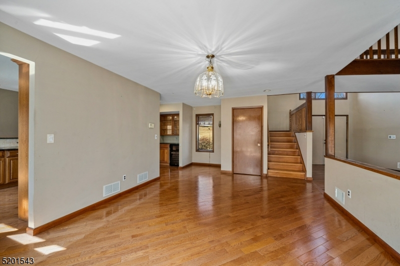 35 Meredith Dr