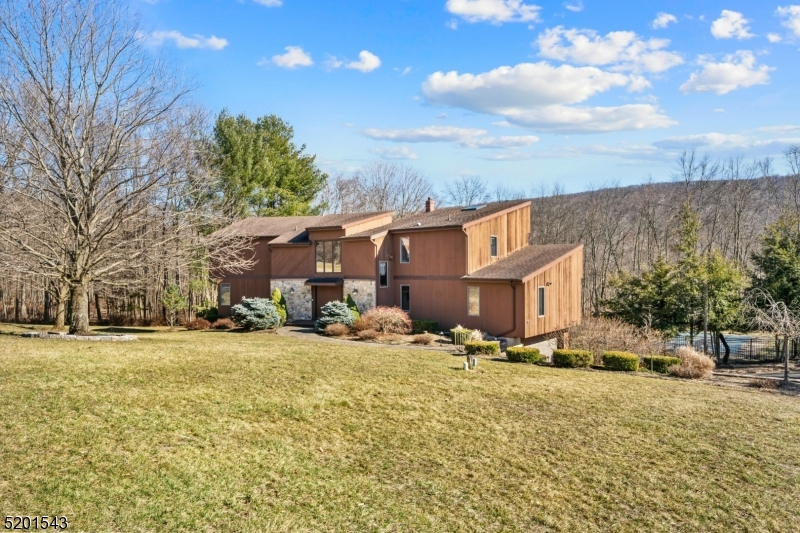 35 Meredith Dr