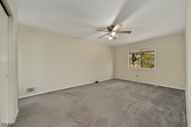 35 Meredith Dr