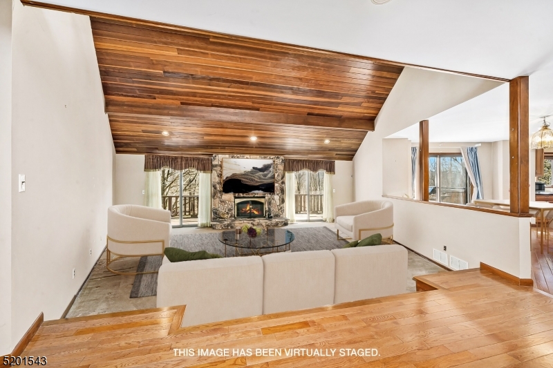 35 Meredith Dr