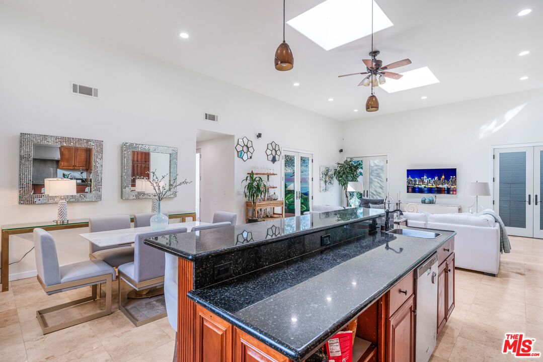 3718 S Barrington Ave