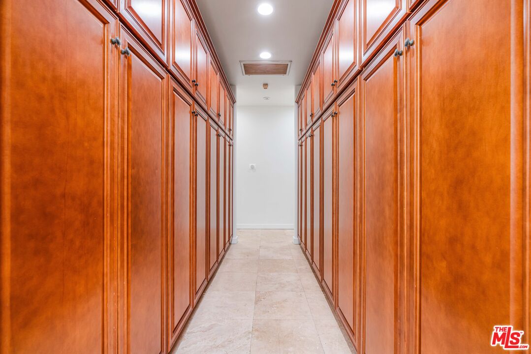 3718 S Barrington Ave