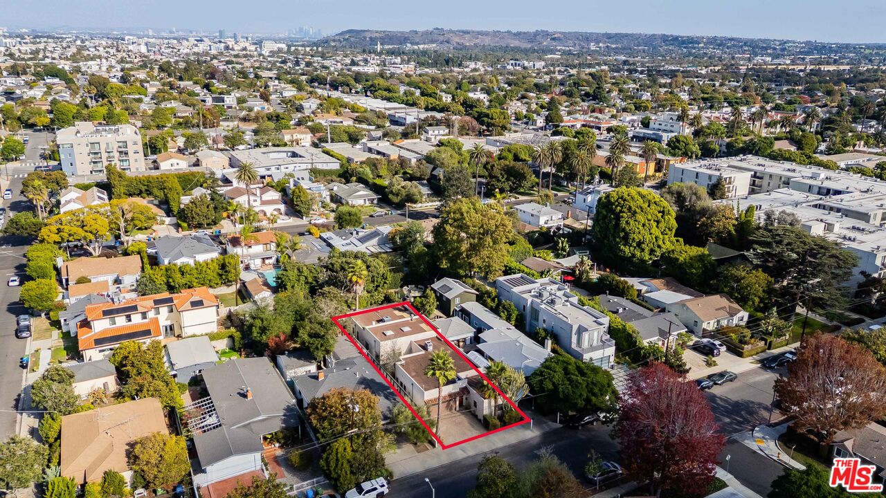 3718 S Barrington Ave