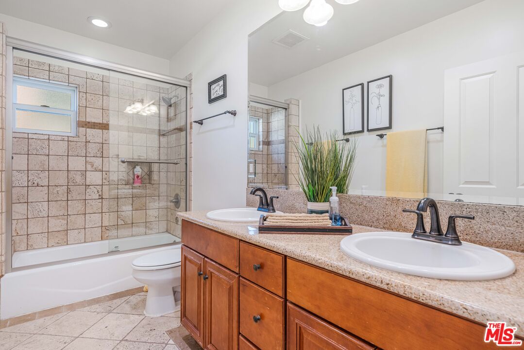 3718 S Barrington Ave