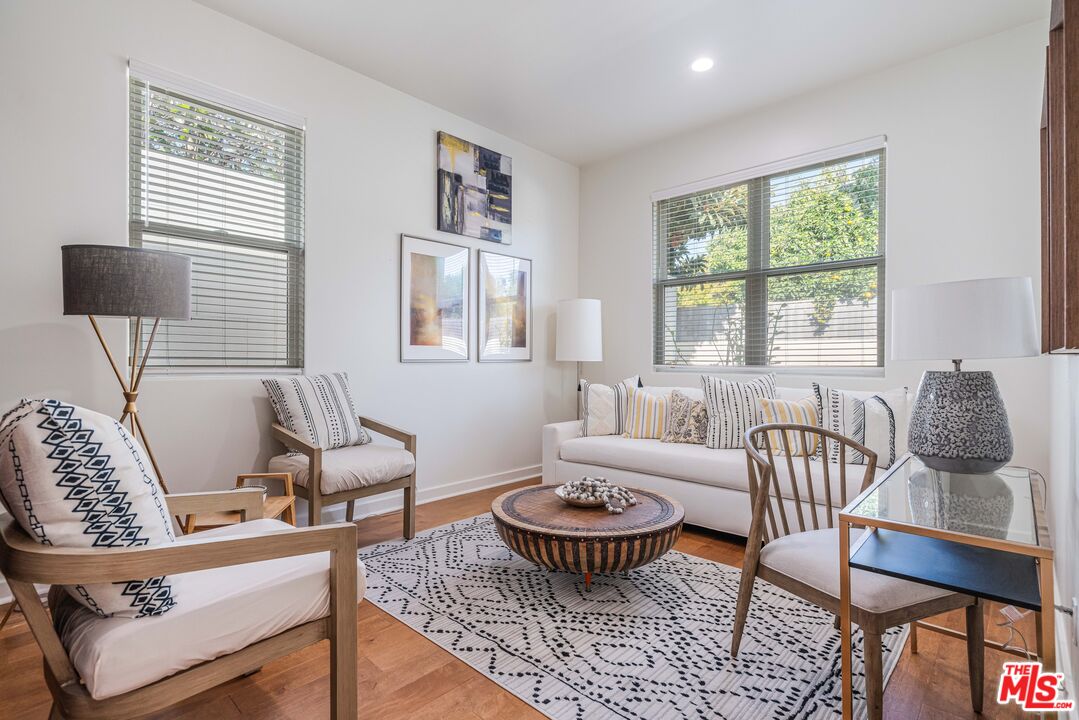 3718 S Barrington Ave