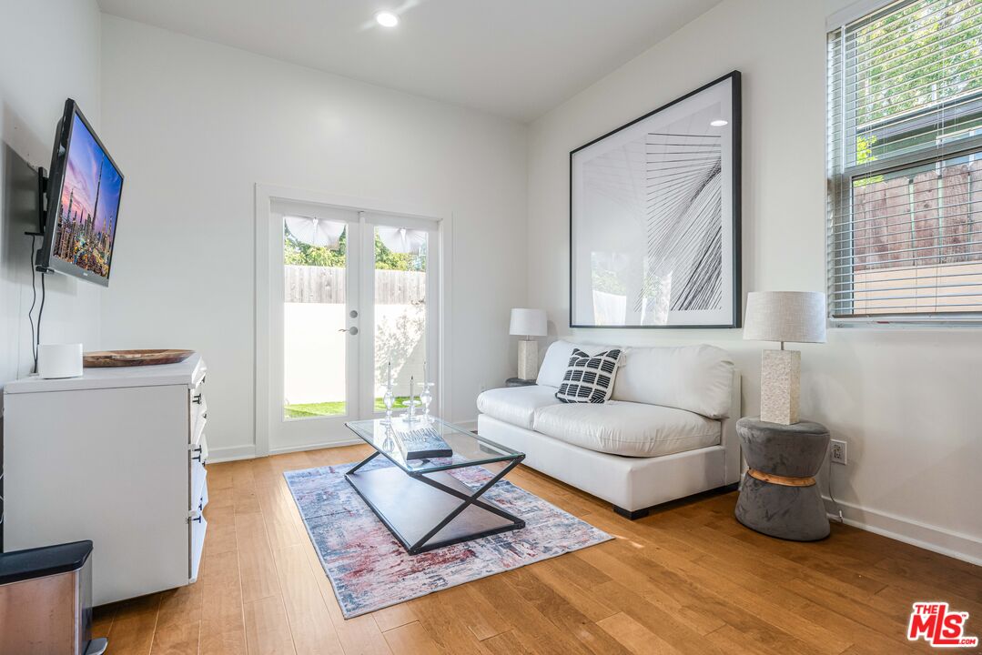 3718 S Barrington Ave