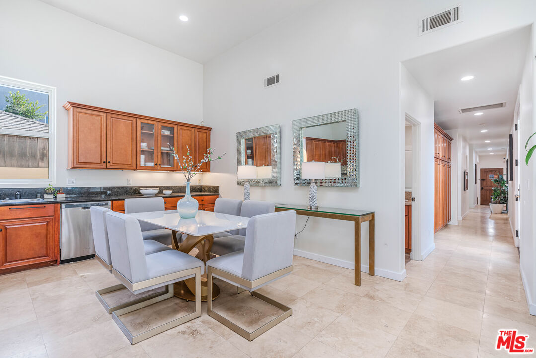 3718 S Barrington Ave