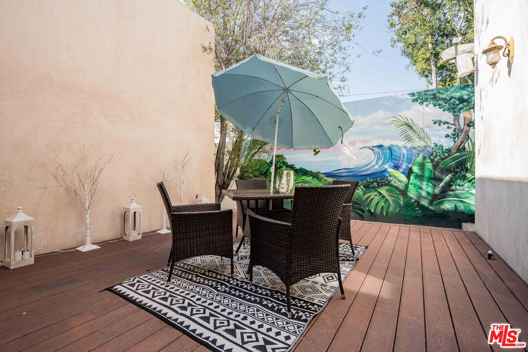 3718 S Barrington Ave