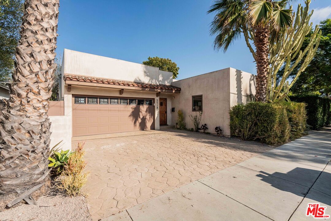 3718 S Barrington Ave