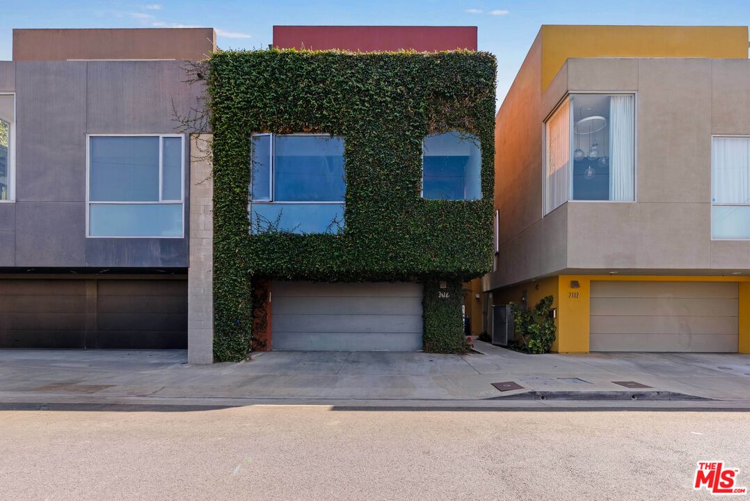 2114 Narcissus Ct