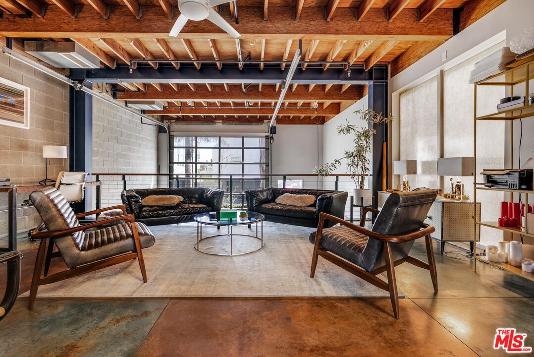 2114 Narcissus Ct