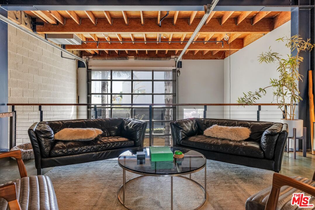 2114 Narcissus Ct