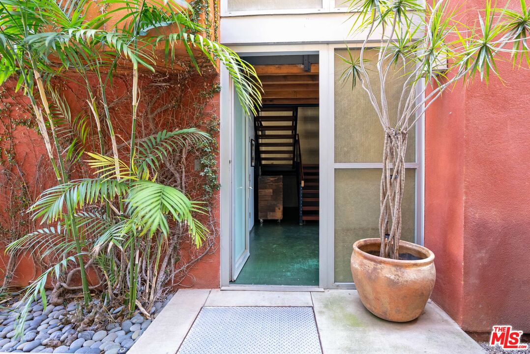2114 Narcissus Ct