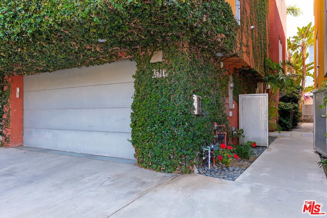 2114 Narcissus Ct