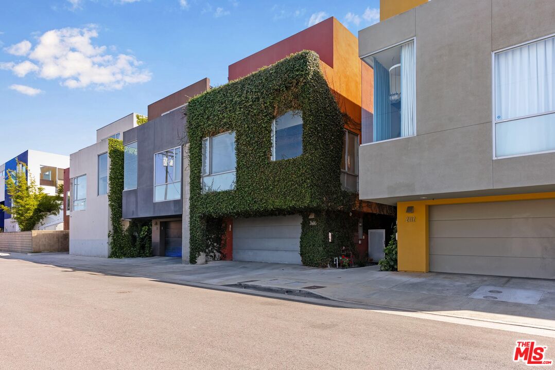 2114 Narcissus Ct