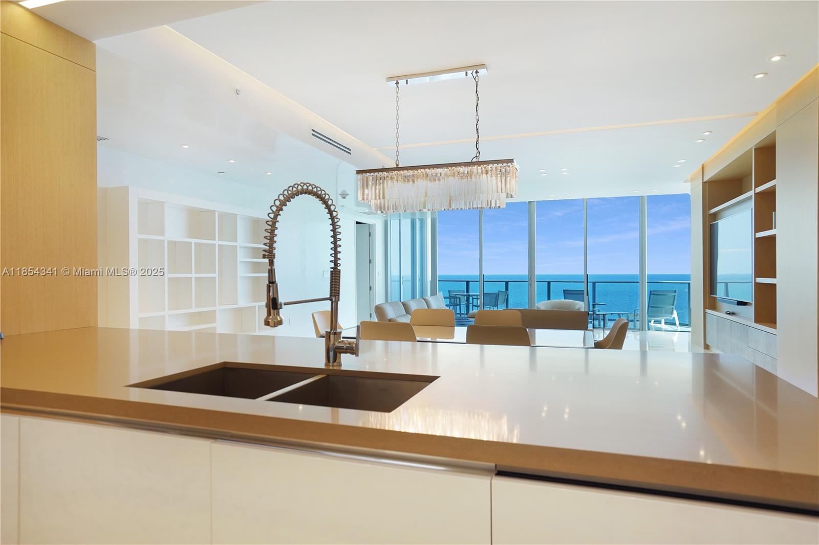 17475 Collins Ave # 601